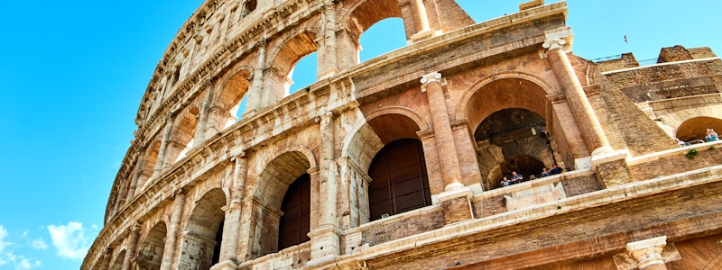 历届世界杯举办国地图与标志性体育场剪影